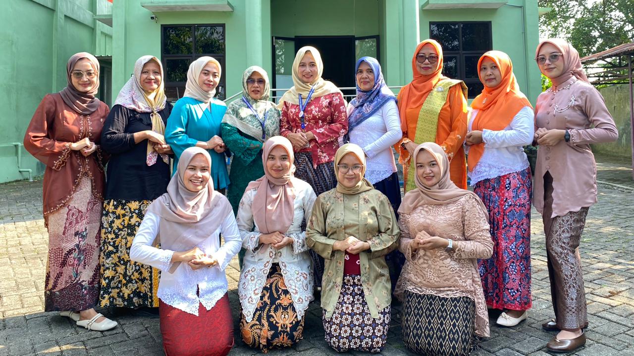 Puskesmas Gunem Memperingati Hari Kartini dengan Kebaya